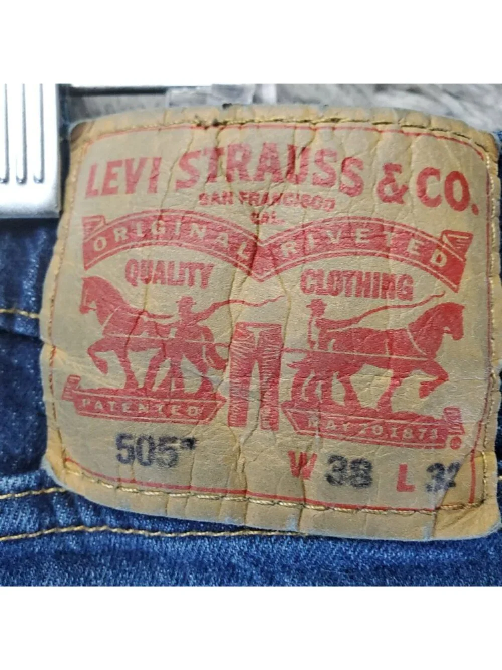 Levis Jeans Mens 38x32 Blue 505 Straight Leg Whiskering Denim *Read*